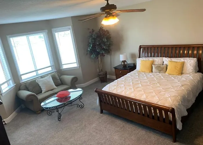 Luxury And Spacious Waterside Getaway