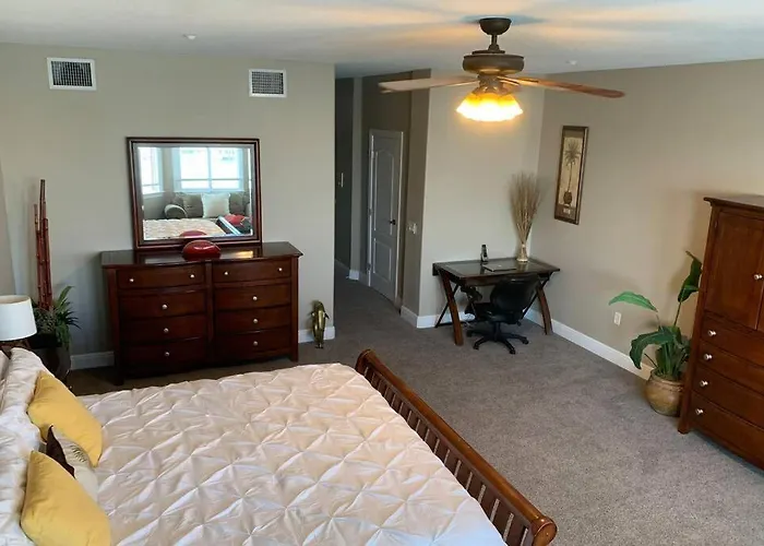 Luxury And Spacious Waterside Getaway *