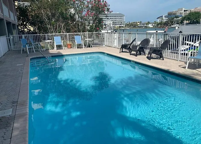 Luxury And Spacious Waterside Getaway *